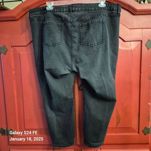 Torrid Denim 24 R Distressed Black Stretch Denim Jeans Rough Edge Bottom EUC - Picture 2 of 4